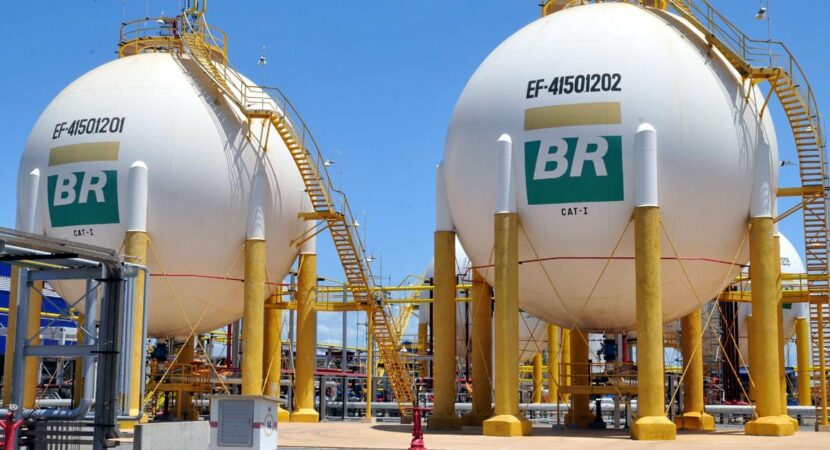 Las relaciones comerciales entre Bolivia y Brasil son cada vez más estrechas, ya que la empresa YPFB firmó otro contrato de importación de gas natural, luego de la sociedad con CDGN, esta vez con Petrobras.