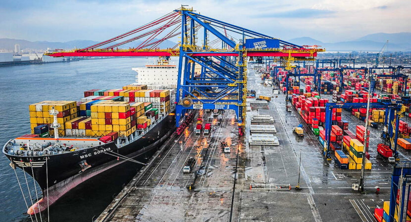 Visando finalizar o processo ainda durante a gestão de Jair Bolsonaro, o Governo Federal acaba de incluir o Porto de Santos nos programas PPI e PND, para acelerar o projeto de privatização do complexo, um dos maiores do setor portuário nacional.