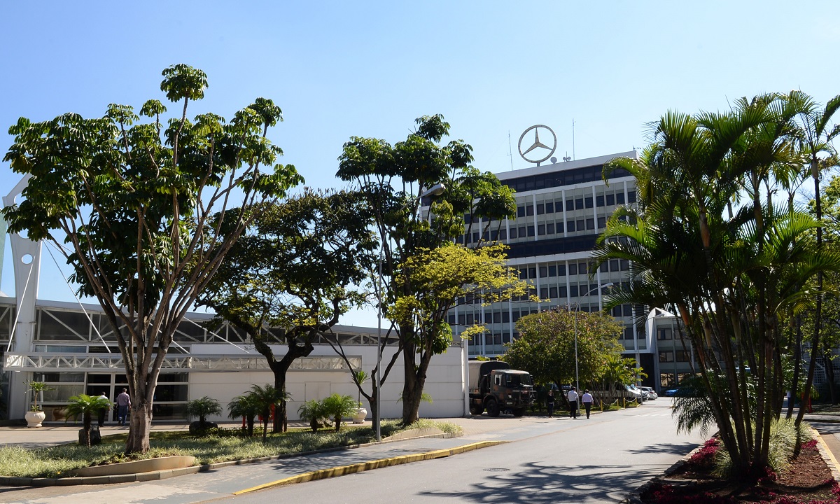 Estágio – Mercedes-Benz – São Paulo