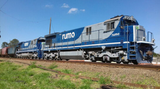 A Rumo Logística, maior empresa ferroviária do Brasil, anuncia vagas de emprego em vários estados, incluindo Paraná, São Paulo e Mato Grosso do Sul, entre outros