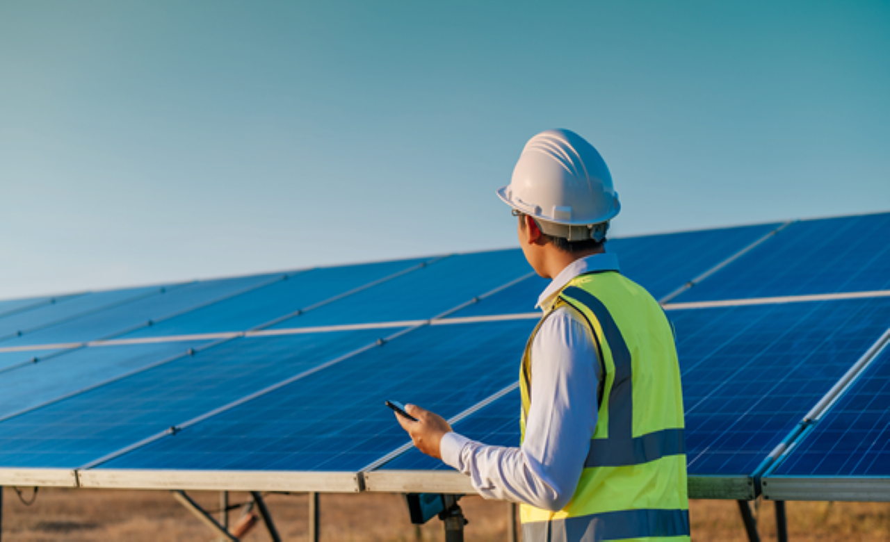 A maior empresa no segmento de iluminação, chamada Ourolux, tem previsão alta na geração de energia solar e já investiu milhões no setor de energia fotovoltaica