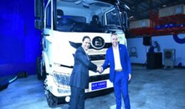 Blue Energy Motors deu iniciativa a descarbonização em parceria com a FPT industrial e produziu o primeiro caminhão de gás natural liquefeito (GNL), na índia