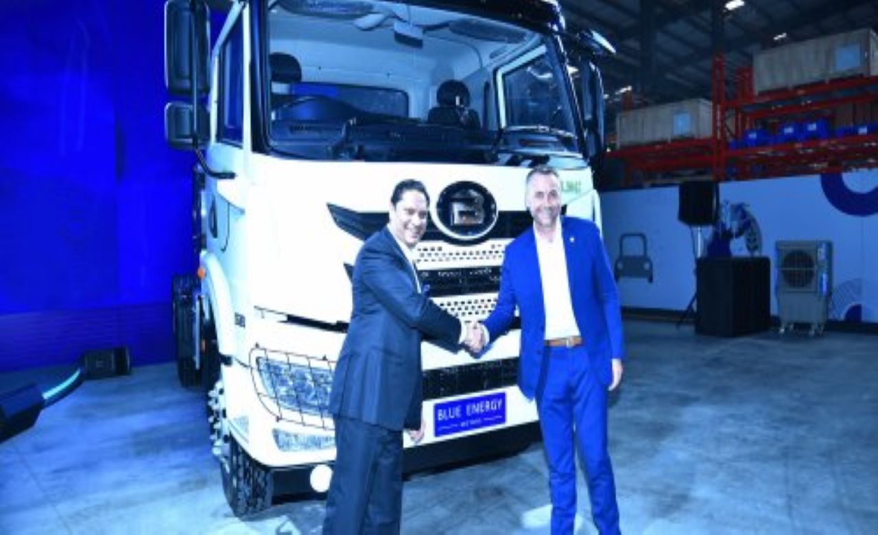 Blue Energy Motors deu iniciativa a descarbonização em parceria com a FPT industrial e produziu o primeiro caminhão de gás natural liquefeito (GNL), na índia