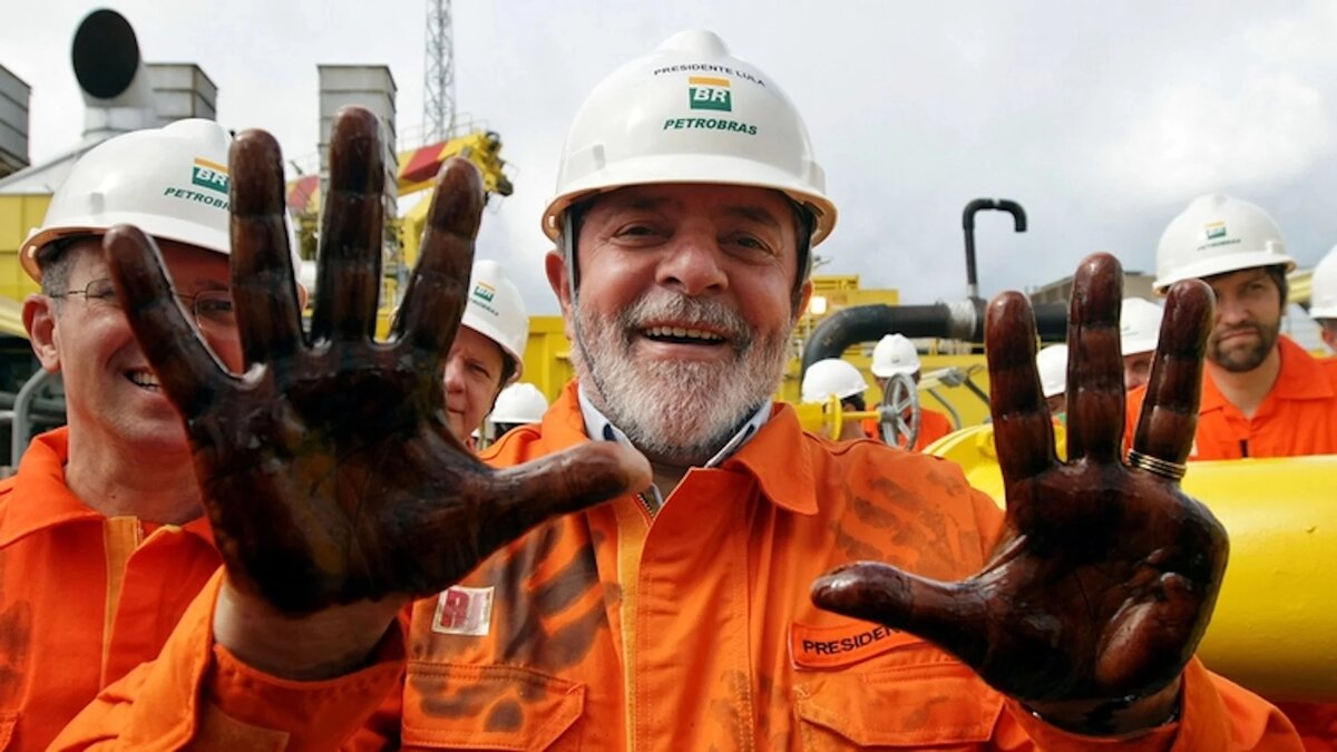 Em entrevista ao Canal Rural, o candidato à presidência Lula, comentou sobre a eleição presidencial e sobre seus planos para o mercado do agronegócio e de combustíveis nacional. Ele pretende tentar trazer o paós de volta ao estado de autossuficiência na produção de petróleo no futuro.