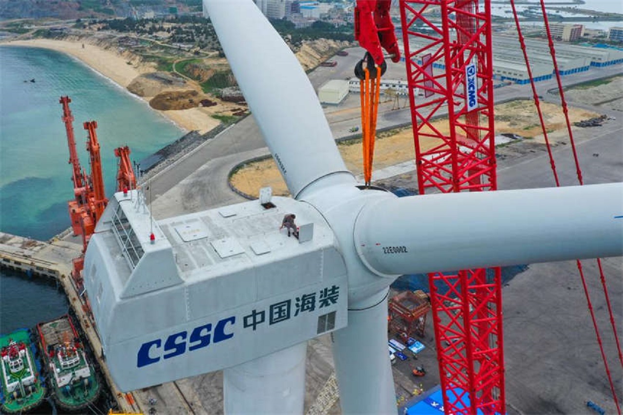 China apresenta a maior turbina eólica do mundo para operação offshore com potência de 13,6 MW