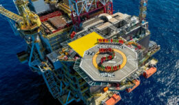 O início da operação da plataforma de óleo e gás offshore Peregrino C na Bacia de Campos marca um grande momento para a petroleira no Brasil. A Equinor pretende utilizar esse momento para gerar vagas de emprego e expandir sua presença no mercado nacional.