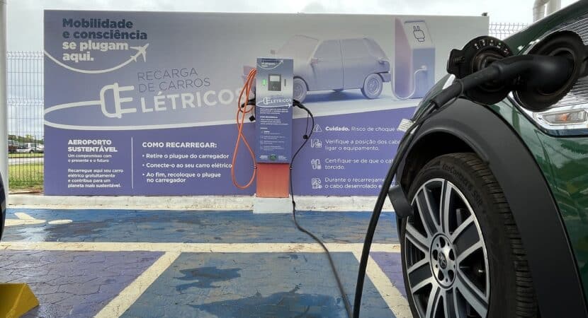 Donos de carro elétrico também passarão! Aeroporto internacional em Belo Horizonte (MG) lança ponto de recarga para automóveis