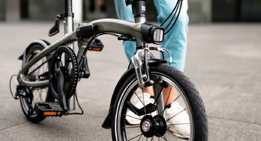 Bicicleta dobrável ultraleve que se monta em apenas um segundo está revolucionando o mercado