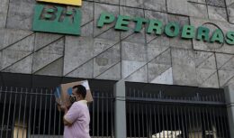 Dividendos da Petrobras poderiam terminar obras não finalizadas do governo Lula que estagnaram após investimentos bilionários ou comprar novas refinarias de petróleo