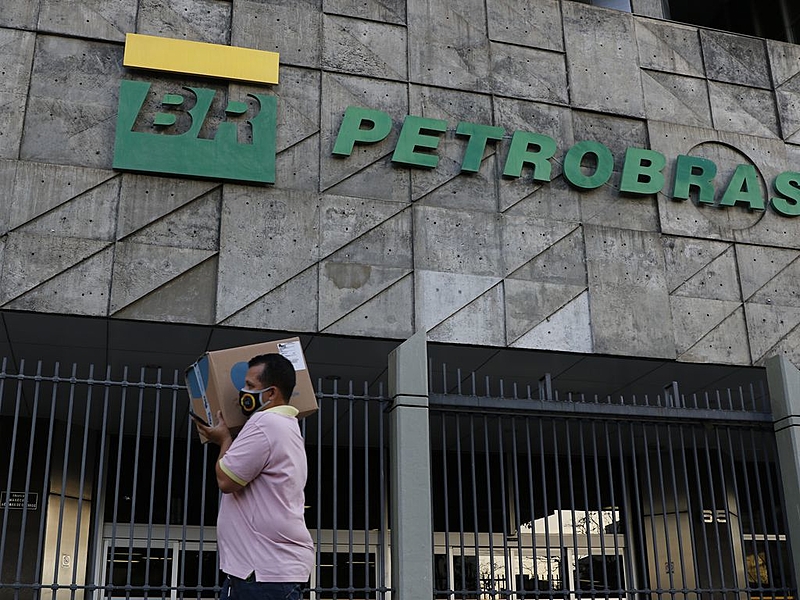 Dividendos da Petrobras poderiam terminar obras não finalizadas do governo Lula que estagnaram após investimentos bilionários ou comprar novas refinarias de petróleo
