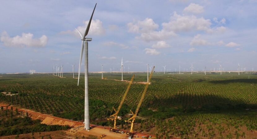 Las inversiones en el parque eólico Assuruá 4 confirman la búsqueda de Eurofarma de implementar energías renovables en sus operaciones. El contrato con Omega Energia contempla el suministro de energía eólica para abastecimiento interno.