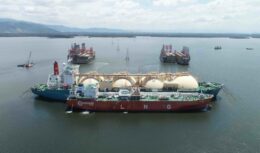 A operação de transferência de gás natural para o navio da companhia Karpowership foi um sucesso no Porto de Itaguaí. O produto agora no FSRU será destinado aos projetos das termelétricas flutuantes da companhia energética.
