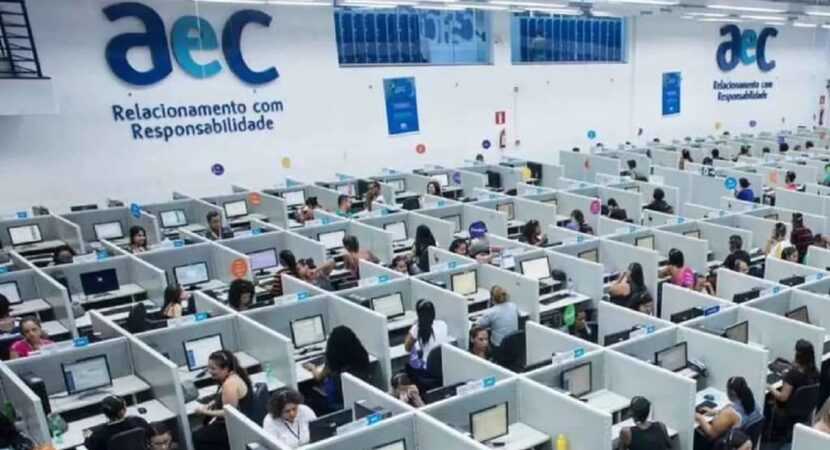 AeC está com 100 vagas de emprego abertas para atendente de telemarketing; candidatos não precisam comprovar experiência