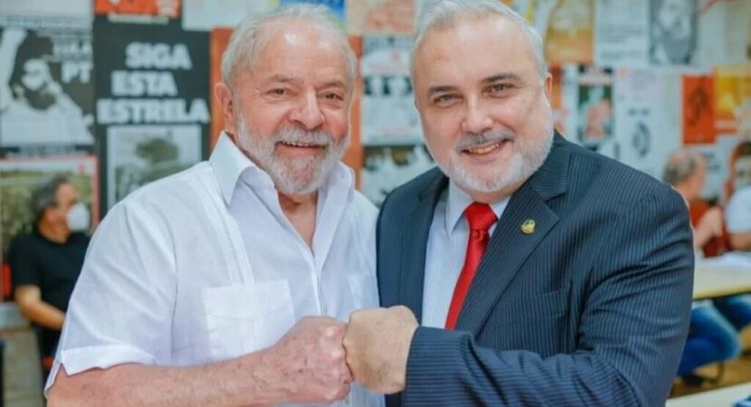 Os colegas de Jean Paul Prates e demais parlamentares apontam o senador como o principal nome para a presidência da Petrobras. O executivo é cotado para a administração da estatal desde o início da transição para o Governo Lula.