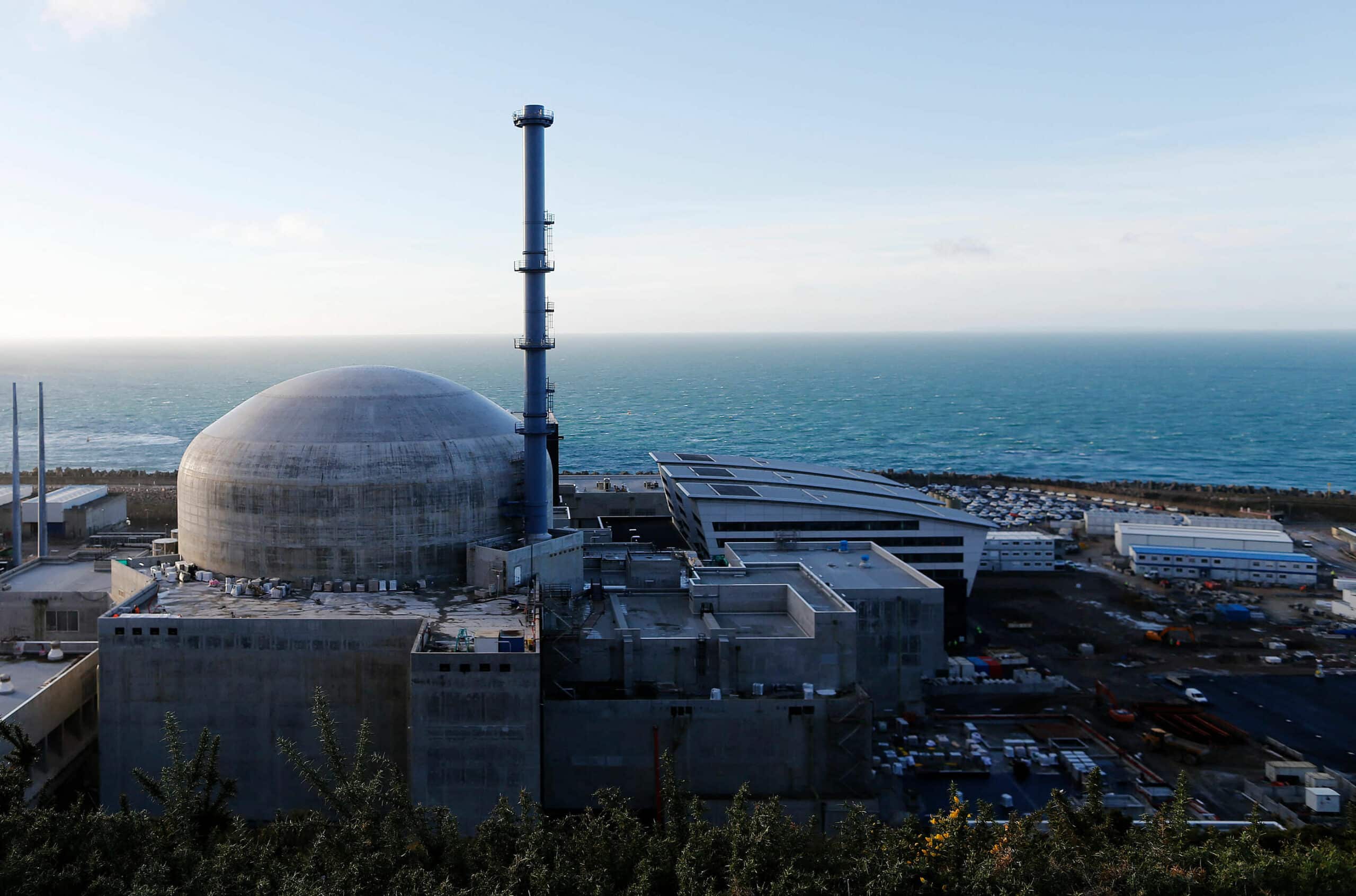 O atraso se deve à necessidade de estudos para o tratamento térmico de alívio de tensões na usina de energia nuclear. A EDF terá que adicionar mais de US$ 530 milhões no investimento do projeto após o atraso no carregamento de combustível da Flamanville 3.