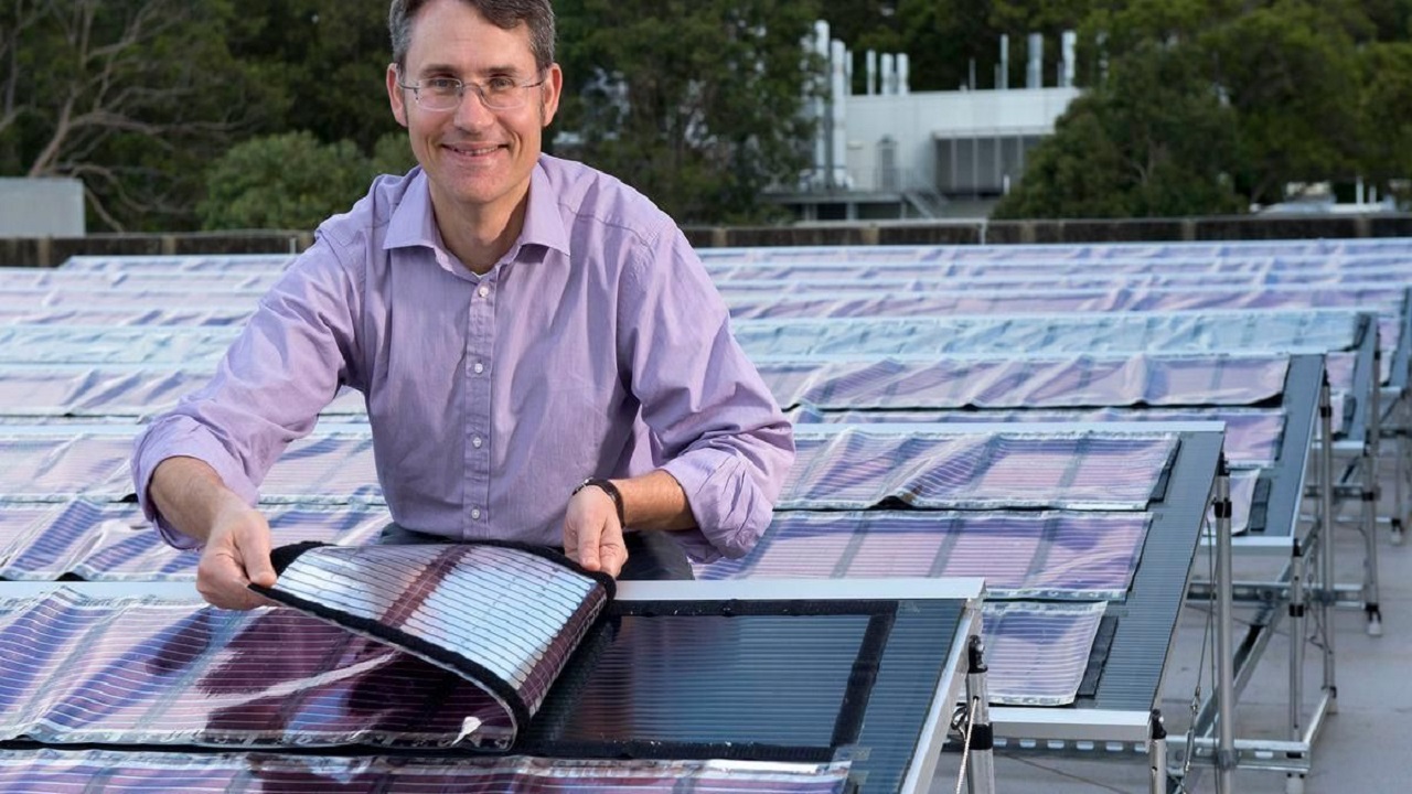 Físico desenvolve painéis solares de baixo custo (R$ 50,00) que poderia tornar a energia renovável facilmente acessível para todos