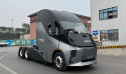 JAC desafia a Tesla com o anúncio de caminhão elétrico com dois motores que somam 492 KW de potência e autonomia de até 200 quilômetros