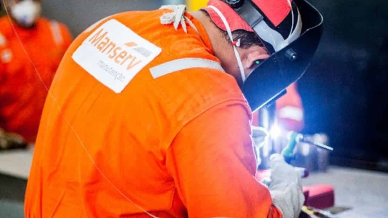 Manserv está oferecendo mais de 1800 vagas de emprego onshore e offshore para soldadores, eletricistas, caldeireiros, inspetores e muito mais