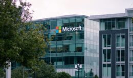 Microsoft demitirá 10 mil funcionários devido ao cenário econômico enfraquecido e queda nas vendas de computadores