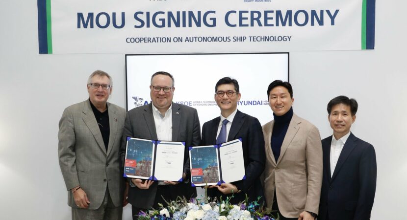 O memorando de entendimento firmado entre as empresas é uma continuação do acordo estratégico previsto em 2022 entre ambas. A ABS e a HD Hyundai pretendem desenvolver novos projetos de navios autônomos em cooperação durante o acordo.
