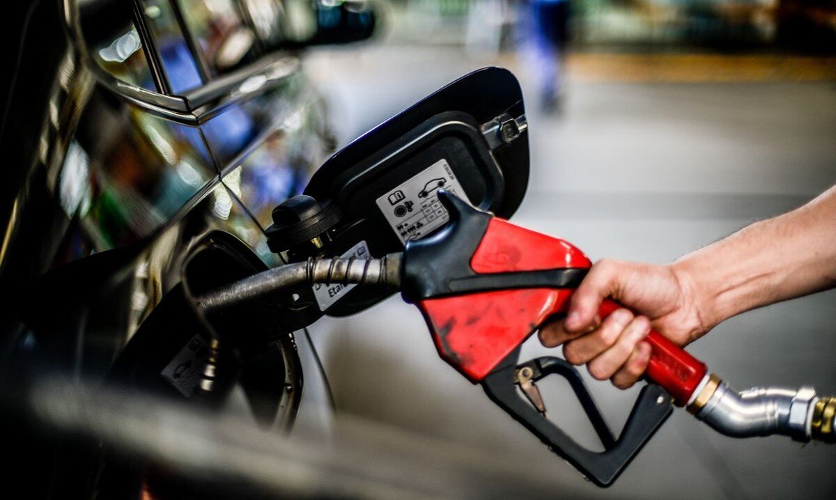O preço do litro de gasolina no Ceará voltou a subir pela quinta semana consecutiva. Dias após a Petrobras anunciar aumento da gasolina, o estado nordestino segue com o preço mais alto do Brasil.