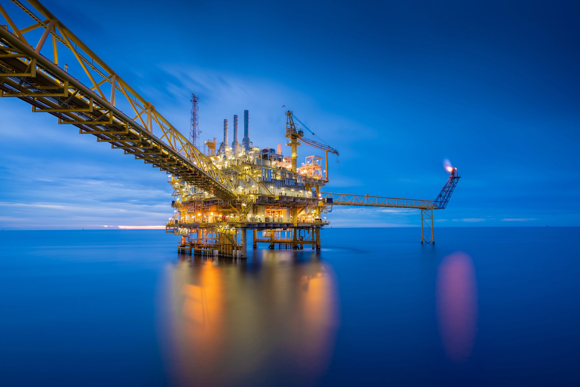 O projeto CCS offshore Kasawari da Petronas na Malásia será apoiado pela companhia após o fechamento da nova parceria. A Baker Hughes fornecerá os equipamentos necessários para otimizar a captura de carbono e garantir mais compromisso ambiental.