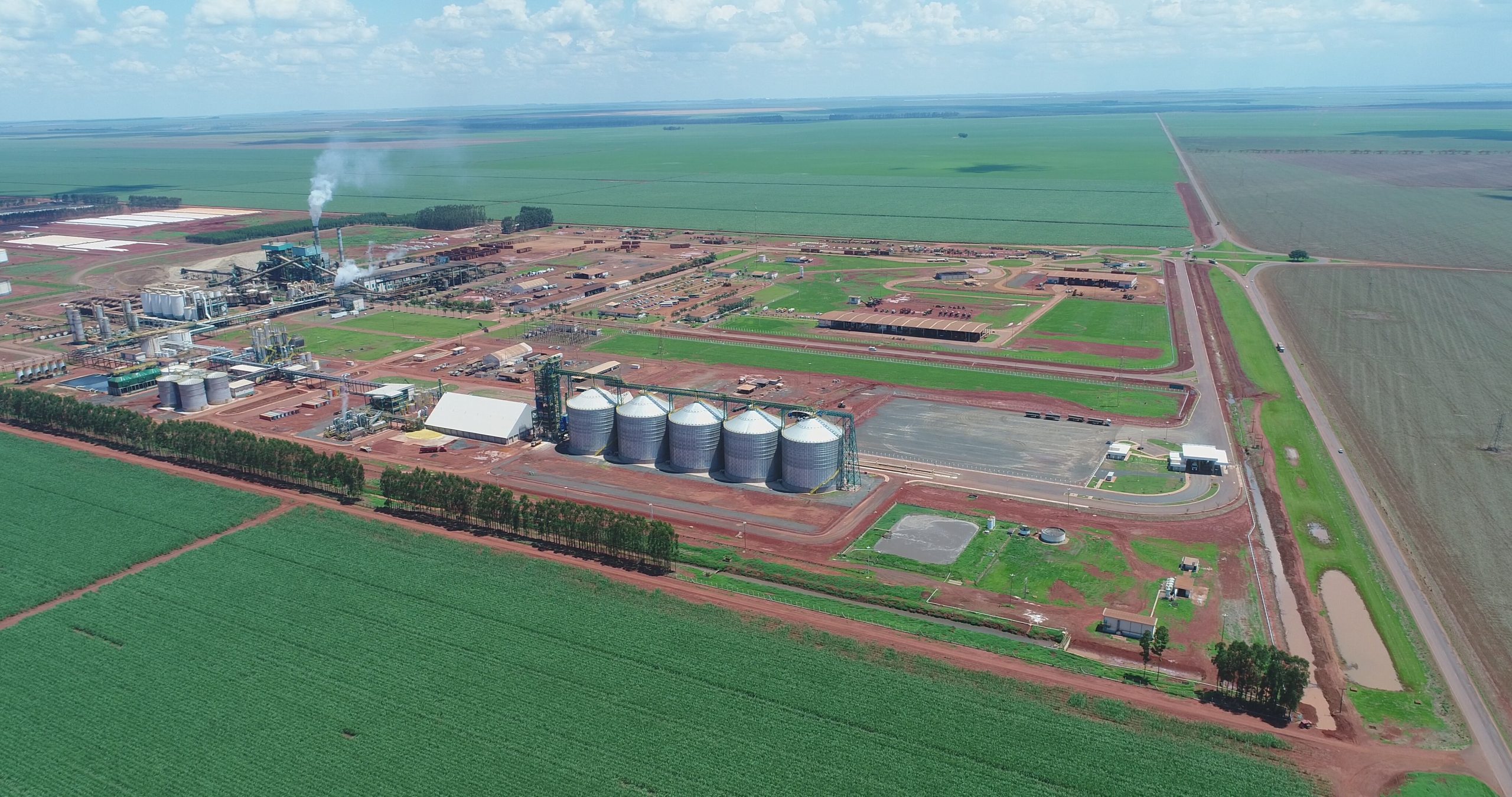 Cerradinho Bioenergia capta financiamento no BNDES com o intuito de implantar uma fábrica de biofertilizantes em chapadão do Céu (GO) e para a infraestrutura voltada para estocagem de grãos na nova usina do grupo localizada em Maracaju (MS).