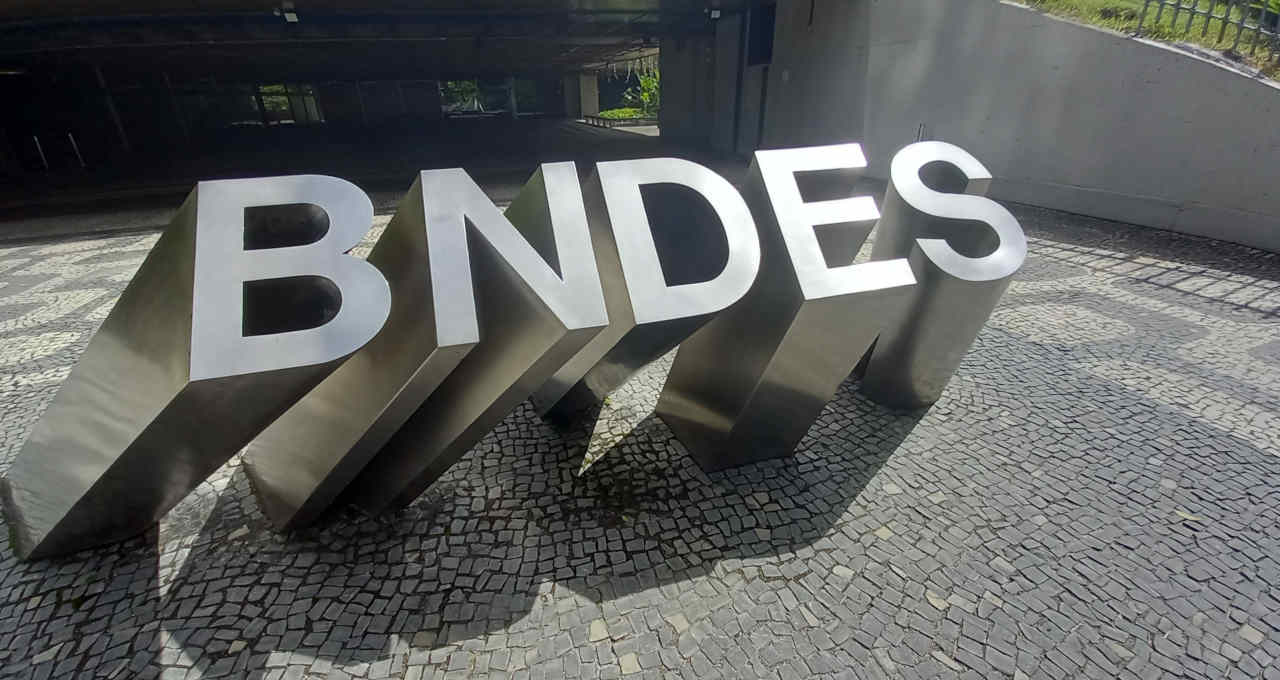 O BNDES irá apoiar o desenvolvimento de uma planta industrial de produção de biometano e energia elétrica no estado do Mato Grosso. A companhia Uisa garantirá assim um crescimento ainda maior para o mercado do biogás na região e em todo o Brasil.