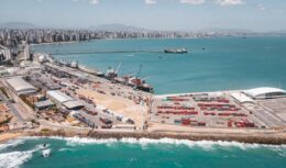 O negócio firmado entre as organizações visa estimular as operações de movimentação de cargas no Porto de Fortaleza. Após o acordo com a CDC, a Progeco será responsável pelo arrendamento de seis meses de um terminal de contêineres no complexo cearense.