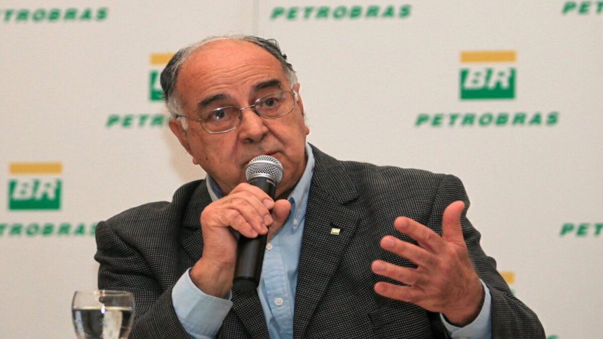O geólogo solicitou ao TCU o bloqueio do pagamento de R$ 21,99 bilhões em dividendos aos acionistas, após afirmar que a medida é desproporcional ao setor de petróleo. Guilherme Estrella destaca que a Petrobras não deveria assumir tal posicionamento.