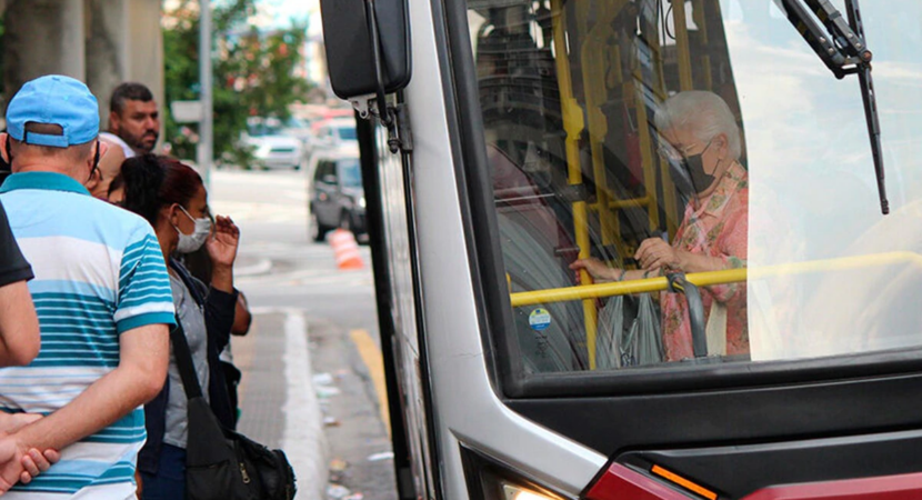 Mobilidade urbana gratuita em SP para idosos