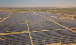 A maior usina de energia solar do mundo bate recorde ao abastecer mais de 4 milhões de casas