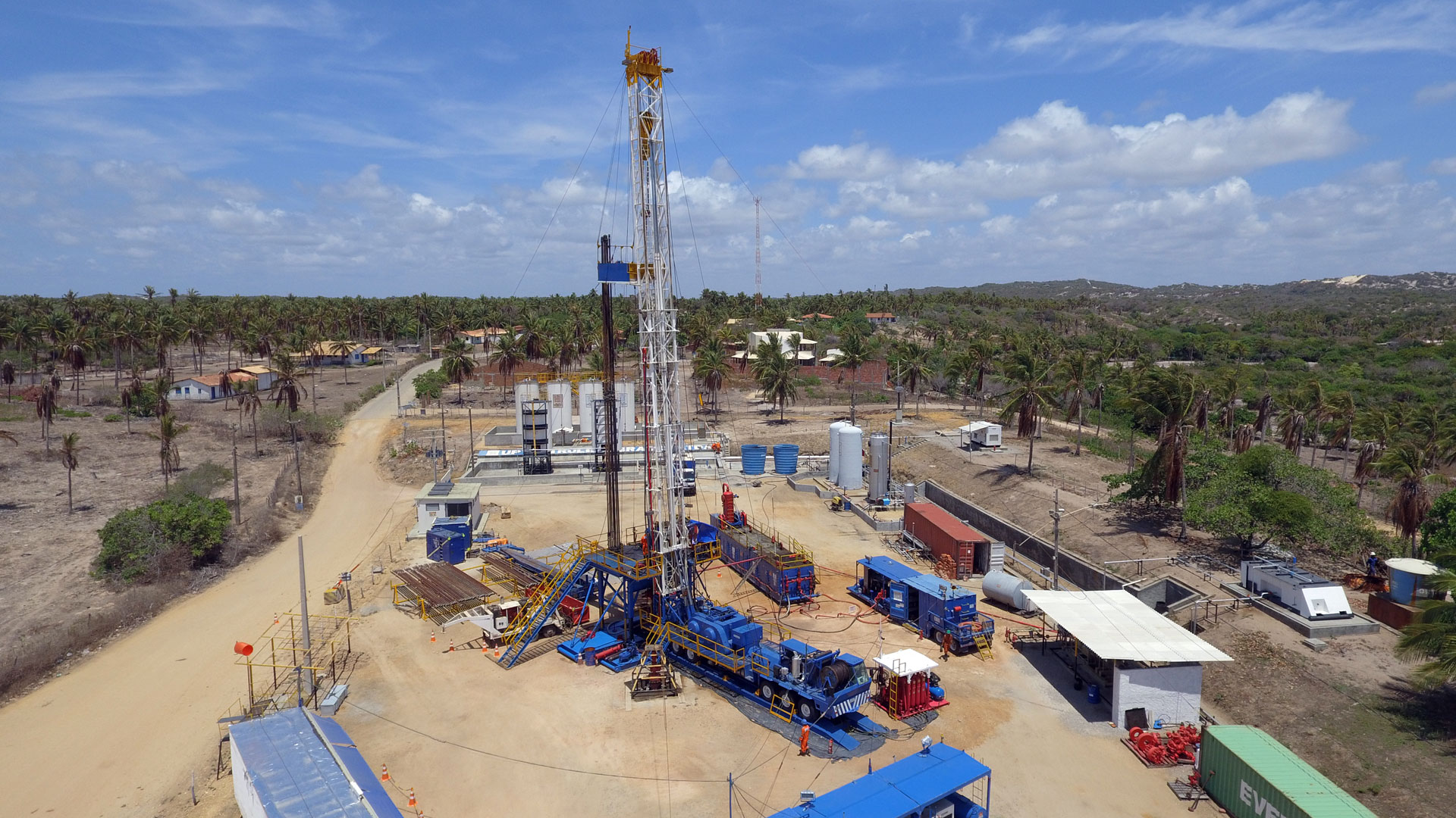 A companhia pretende investir ainda mais na exploração de campos de petróleo e gás natural no Brasil pelos próximos anos. A aquisição da Maha Energy é mais uma das iniciativas da PetroReconcavo para garantir seus objetivos futuros.