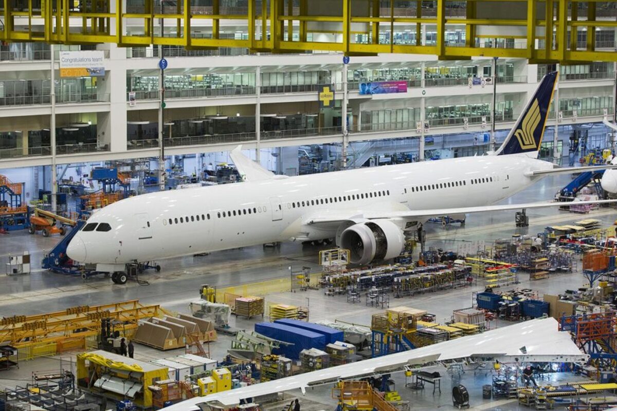 Boeing vai demitir dois mil funcionários