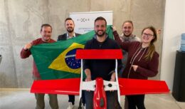 O objetivo da companhia de aviação é garantir uma tecnologia mais avançada no mercado de drones de longa distância no Brasil. A Helisul se apoiará nos serviços modernos da FIXAR para a venda e operação dos modelos FIXAR 007.