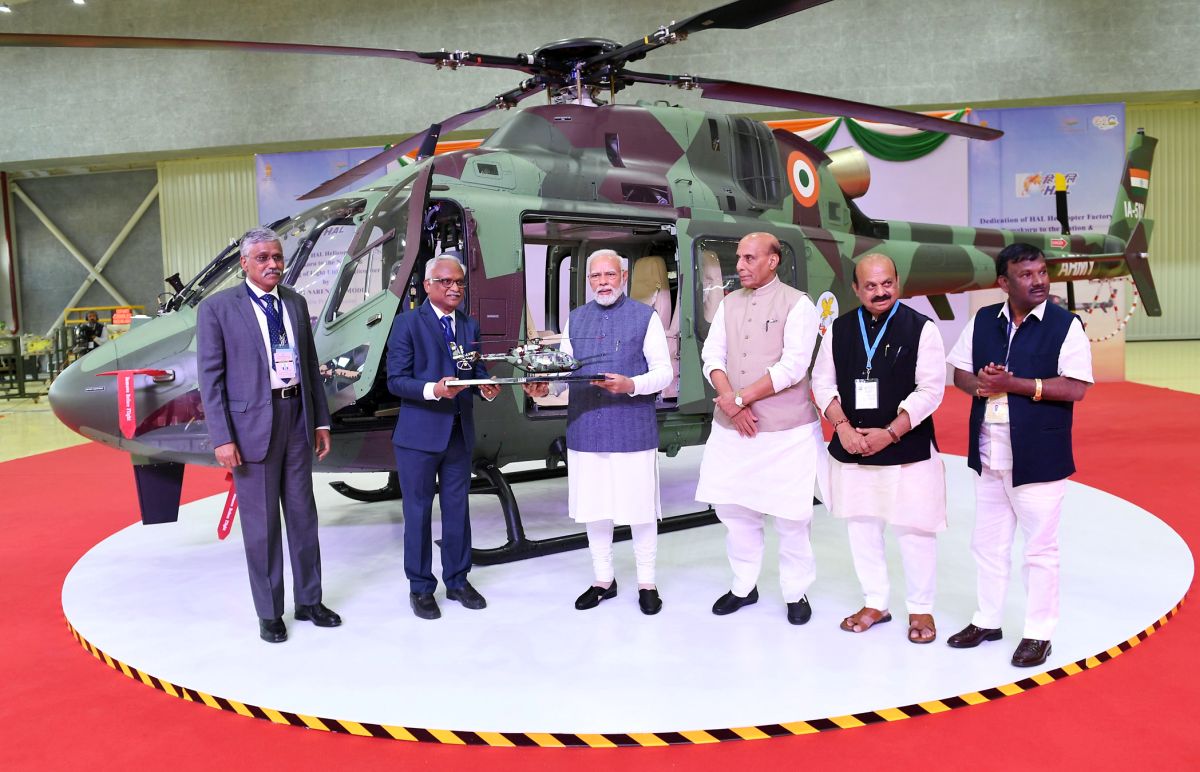 O objetivo do Governo da Índia é diminuir a dependência da importação de produtos da indústria naval, fortalecendo também sua defesa. A nova fábrica de helicópteros do país garantirá uma produção de 1000 equipamentos por ano.