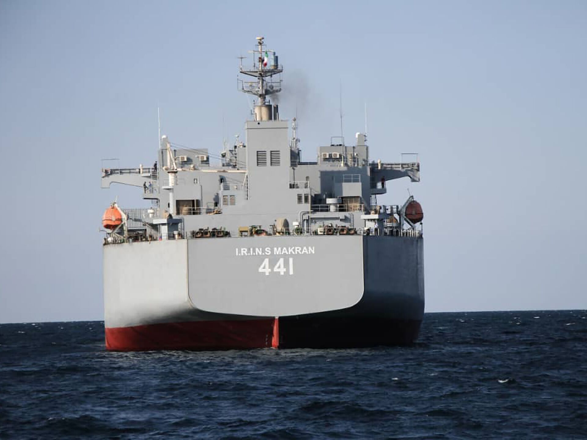 Elizabeth Bagley, embaixadora dos Estados Unidos no Brasil, alertou sobre a preocupação do país com a chegada dos navios de guerra iranianos. A Marinha do Brasil concedeu autorização à Marinha do Irã após sinal verde do Governo Lula.