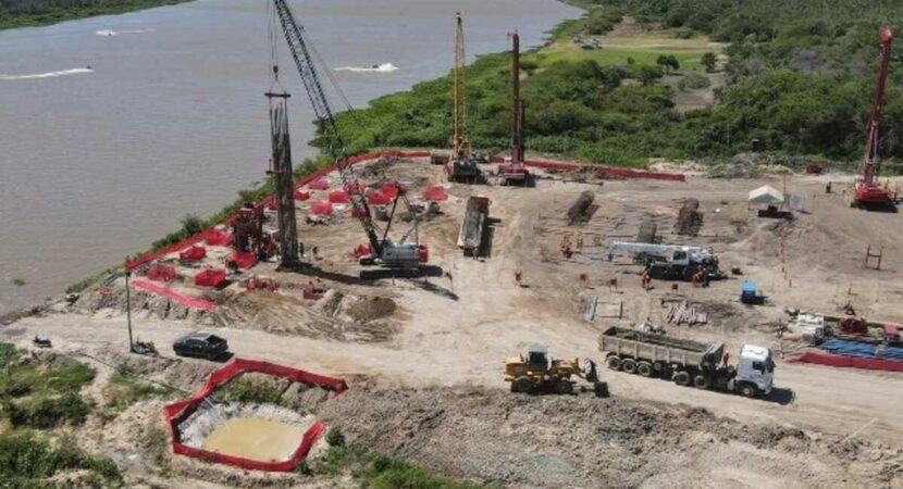 obras da ponte sobre o Rio Paraguai