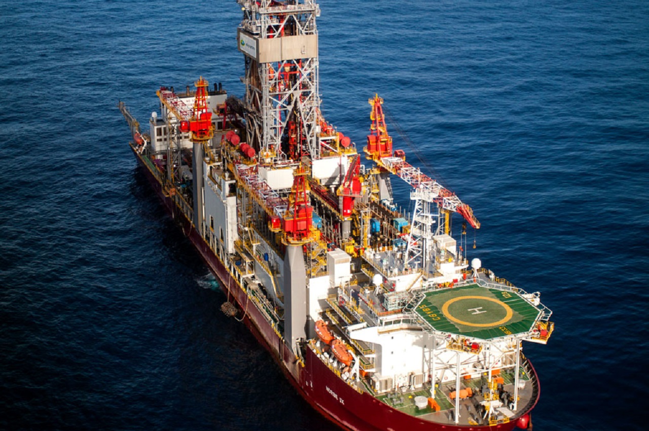 O navio afretado pela Ocyan com a Solstad para o projeto de descomissionamento da Petrobras já está no Espírito Santo aguardando a próxima fase da iniciativa. A primeira etapa das operações na Bacia de Campos foi finalizada com sucesso pela companhia.