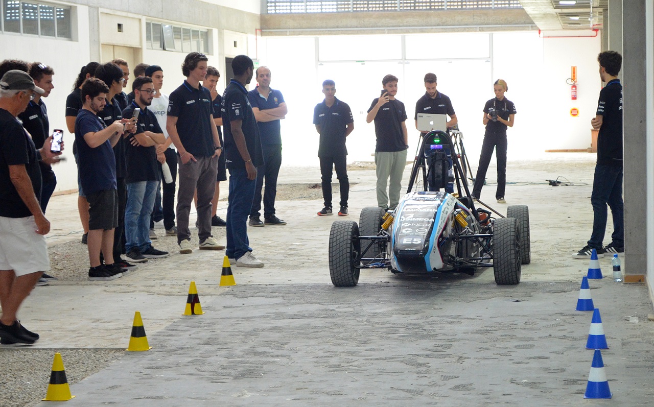 Estudantes brasileiros fazem história na área de tecnologia! Confira o protótipo de carro autônomo criado por alunos da UFSC