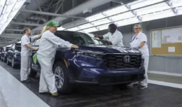 O objetivo da companhia é impulsionar a descarbonização do setor de transportes no mercado internacional. A nova fábrica de produção de veículos elétricos da Honda nos Estados Unidos garante uma boa estratégia de mercado.