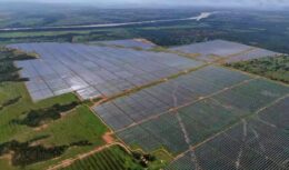 Empresa da Espanha chega ao Brasil para gerar milhares de empregos e anuncia investimento de R$ 8,5 bi para construir usina solar 
