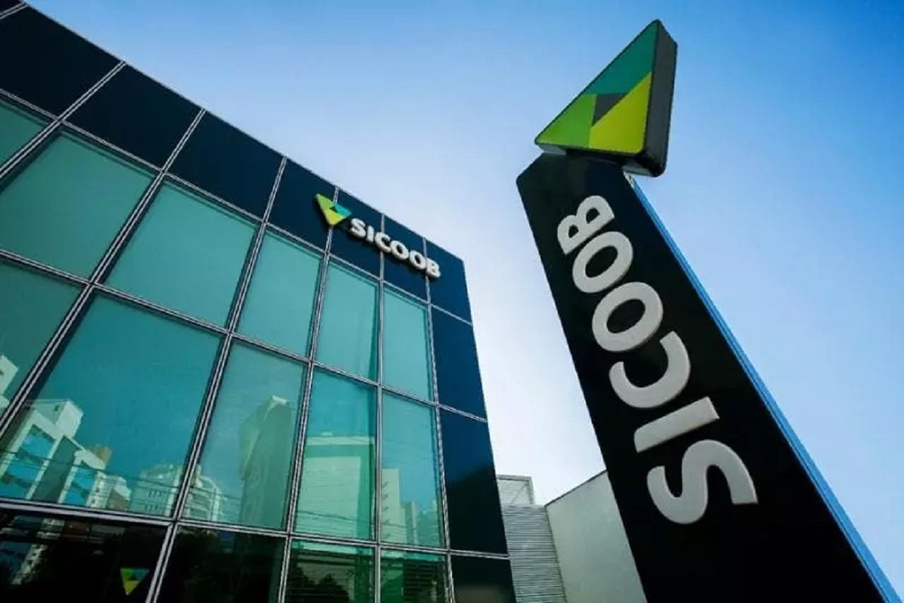 Sicoob, uma das maiores instituições financeiras cooperativas do país, está com 375 vagas de emprego abertas em diversas regiões do Brasil