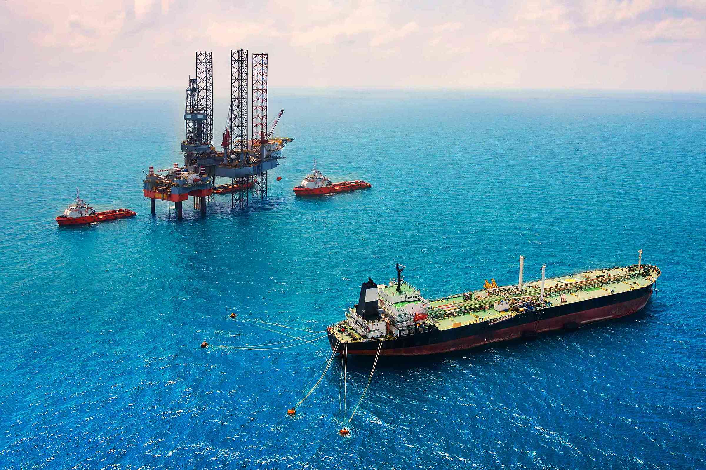 A 6ª edição do Anuário da Indústria do Petróleo e Gás Natural no ES aponta para um forte crescimento do mercado de petróleo offshore no Espírito Santo. A expectativa é de R$ 8,8 bilhões até 2027 em investimentos na expansão da produção no estado.