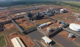Después de una inversión de R$ 4 mil millones, las obras de la UFN3 estaban paralizadas desde 2014. Ahora, bajo el mando de Prates, Petrobras puede retomar las actividades en la fábrica de fertilizantes de Mato Grosso do Sul con el apoyo del gobierno de Lula.