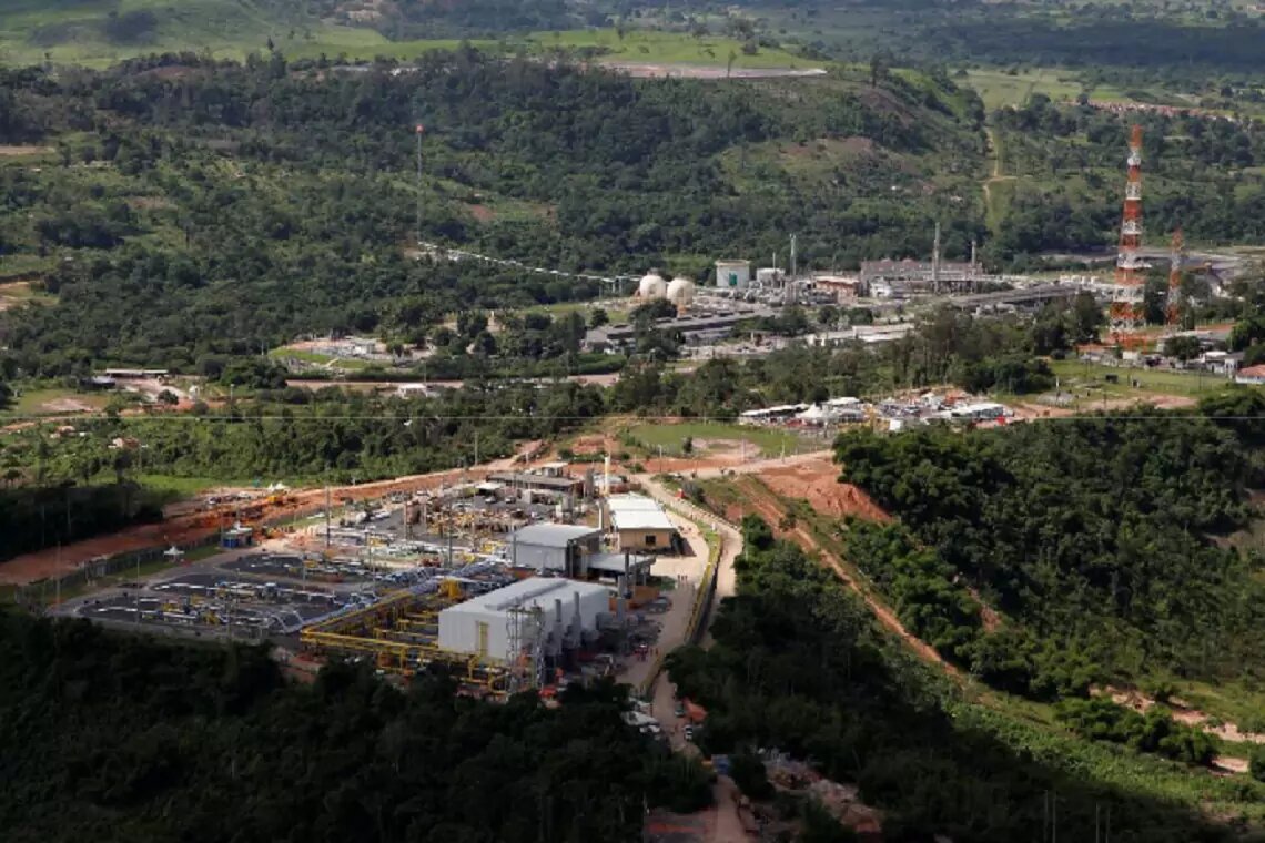 A Petrobras retomou a produção em quatro instalações no Polo Bahia Terra, após ter sido obrigada a interromper a produção em dezembro de 2022. A empresa afirma continuar trabalhando para atender às condições estabelecidas pela ANP.
