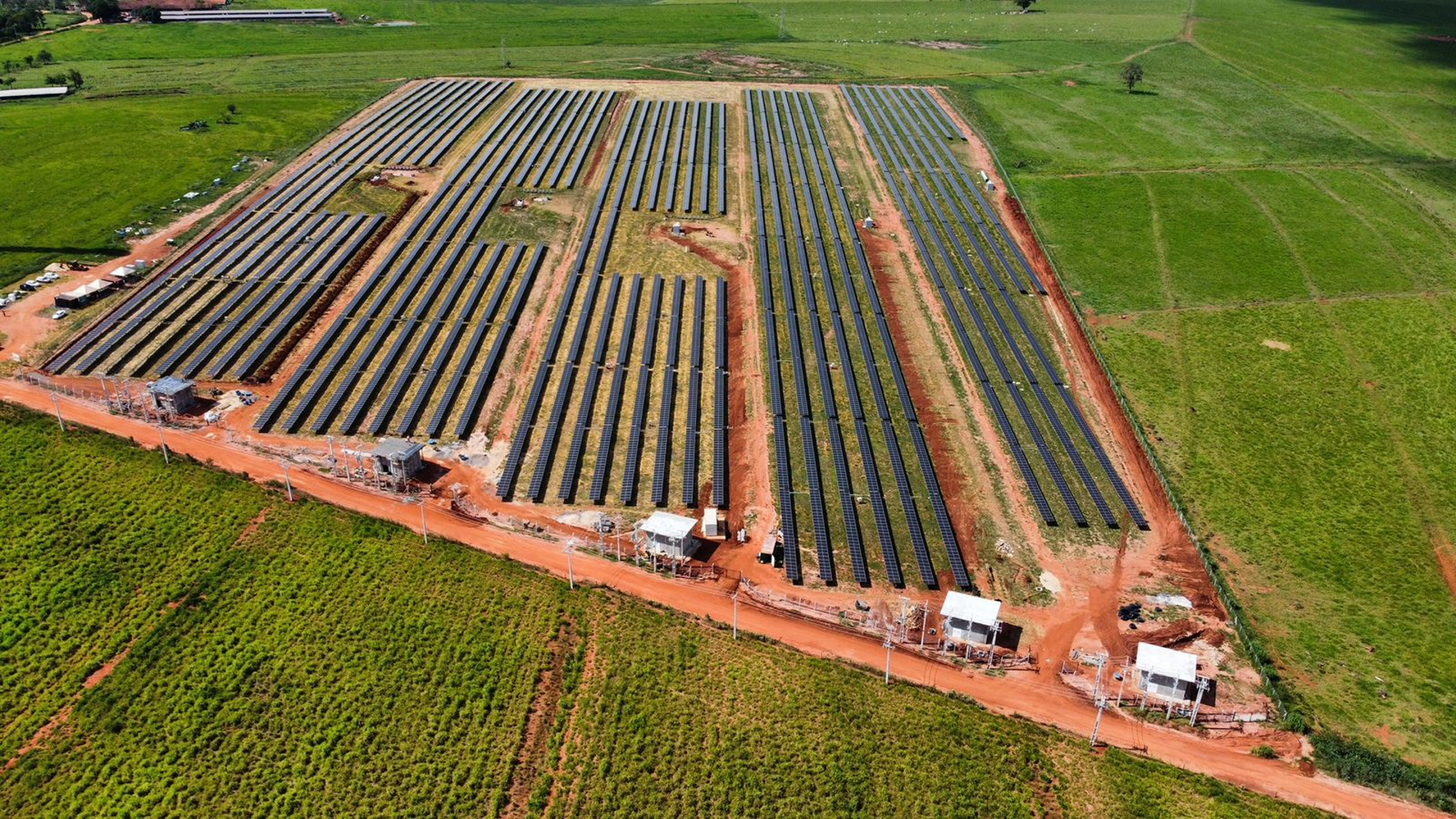 As três novas usinas de energia solar, juntas, possuem 18,4 megawatts-pico (MWp) de capacidade instalada. Essa é mais uma iniciativa da Vivo e da Helexia no mercado de energia renovável do Paraná.