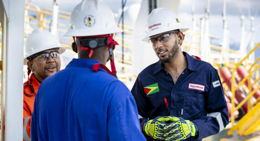 ExxonMobil abre vagas no setor de óleo e gás, com auxílio mensal de R$ 2.100 mais benefícios, No Rio de Janeiro, São Paulo e Paraná