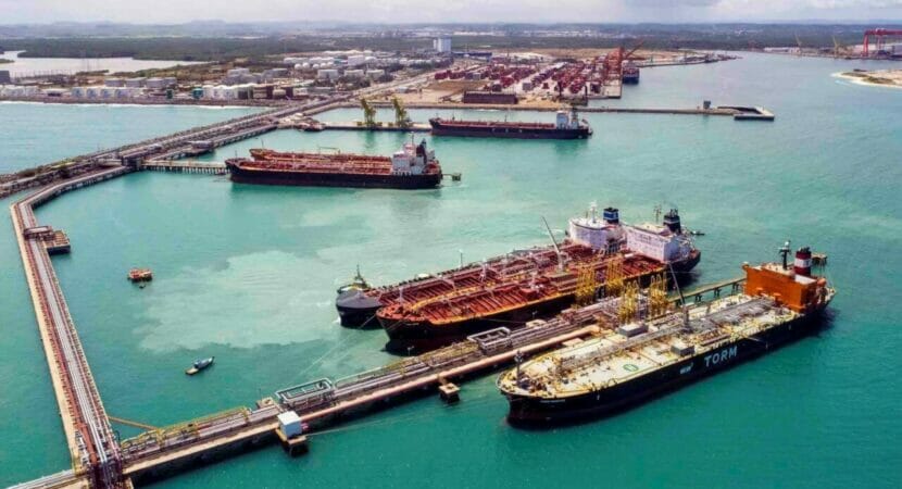 A retomada do setor portuário em Pernambuco acontecerá com a construção de uma etapa da refinaria e a abertura de muitas vagas de emprego no Porto de Suape.