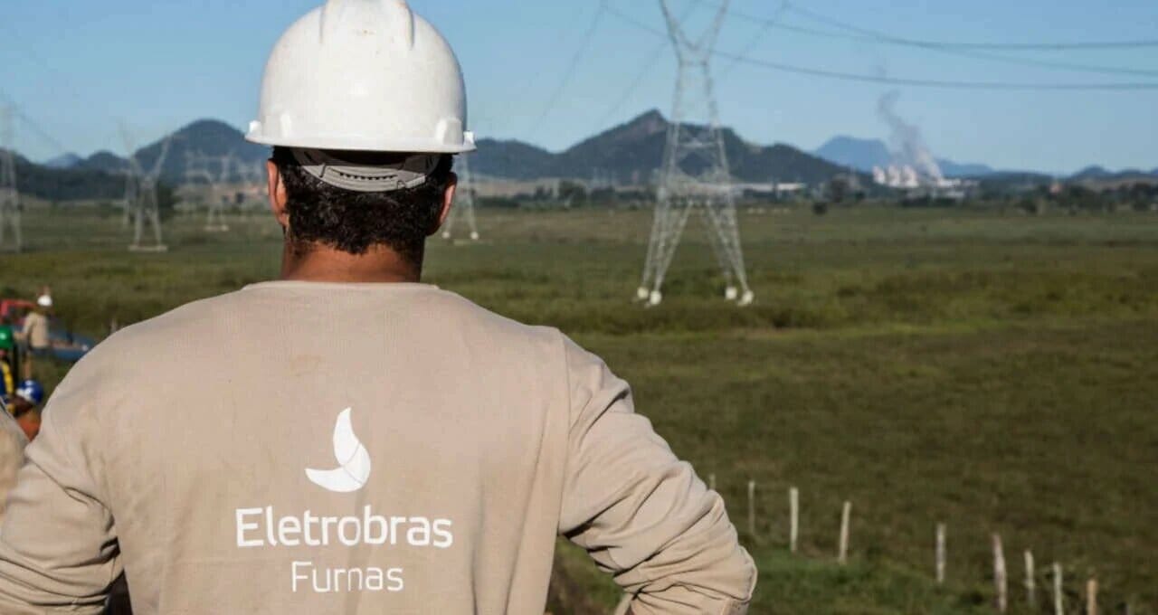 São mais de 300 vagas de emprego ofertadas pela Eletrobras para atuar em uma das maiores empresas no setor energético em todo o Brasil.